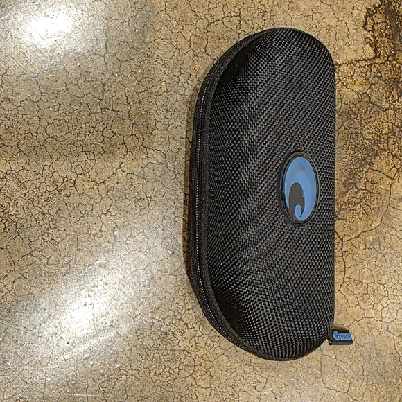 Costa Sunglasses with Case - Picture 6 of 6
